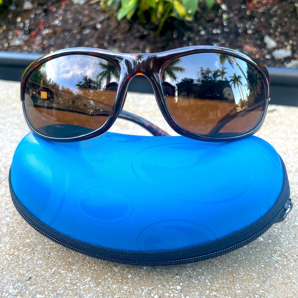 Costa Del Mar Howler HO 10 women’s sunglasses.